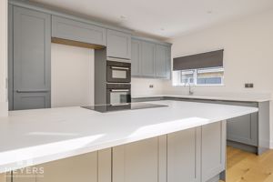 Kitchen- click for photo gallery